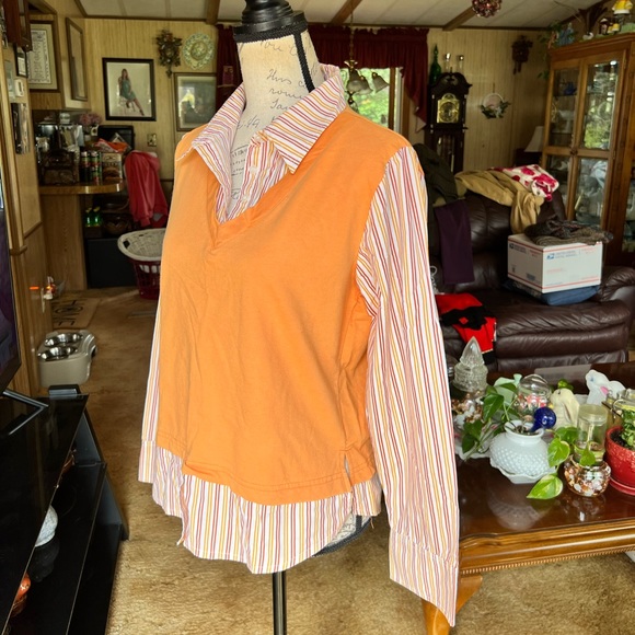 Woman’s Samantha Stuart 2 in one shirt perfect for fall - Picture 6 of 16